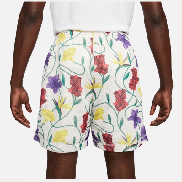 NIKE GIANNIS Reverse-able ISSUE BASKETBALL SHORTS in PALE IVORY/MALACHITE - Picture 2 of 15